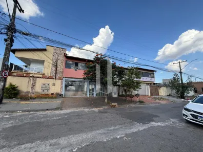 Casa com 4 Quartos à venda, 224m² no Jardim América, Goiânia
