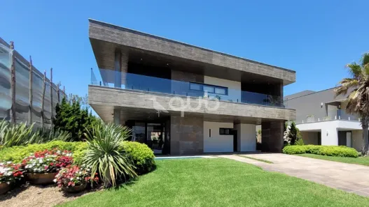 Sobrado com 5 Quartos à venda, 424m² no Maristela, Xangri-lá