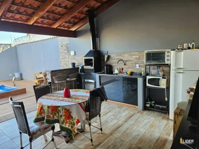 Casa com 3 Quartos à venda, 145m² no Jardim Patrícia, Uberlândia