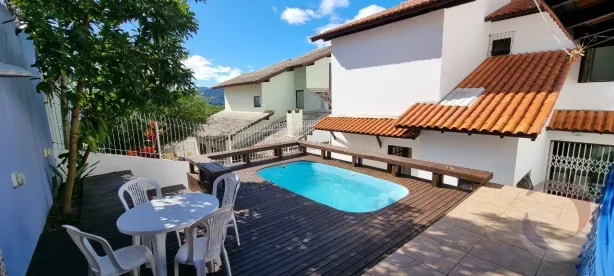 Casa com 3 Quartos à venda, 214m² no Trindade, Florianópolis