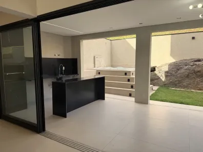 Casa de Condomínio com 4 Quartos à venda, 255m² no Jardins Capri, Senador Canedo