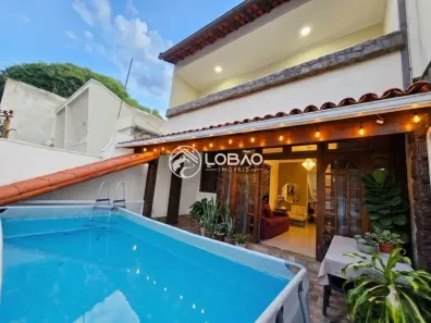 Sobrado com 3 Quartos à venda, 200m² no Centro, Resende
