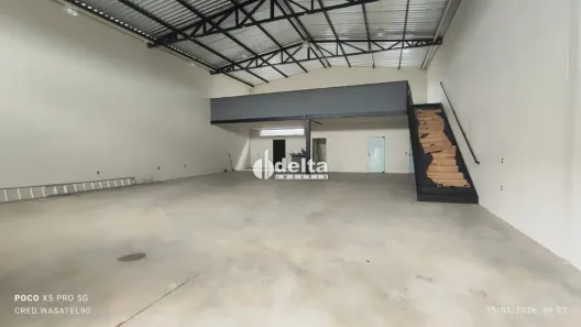 Ponto Comercial para alugar, 330m² no Marta Helena, Uberlândia