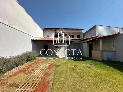 Casa com 4 Quartos para alugar, 250m² no Umuarama, Uberlândia