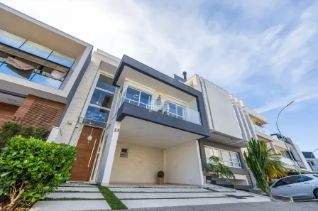 Casa com 3 Quartos à venda, 300m² no Uberaba, Curitiba