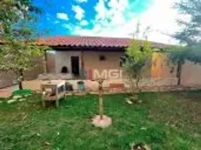 Casa com 4 Quartos à venda, 142m² no Residencial Alice Barbosa, Goiânia