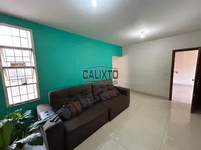Casa com 3 Quartos à venda, 180m² no Jardim Patrícia, Uberlândia