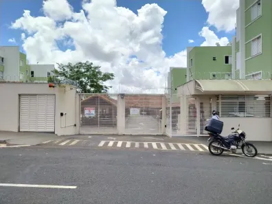 Apartamento com 2 Quartos para alugar, 57m² no Presidente Roosevelt, Uberlândia