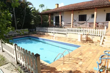 Fazenda/Sítio com 4 Quartos à venda, 1000m² no Chácaras Fernão Dias, Atibaia