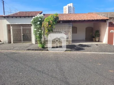 Imóvel Comercial com 3 Quartos para alugar, 220m² no Tibery, Uberlândia