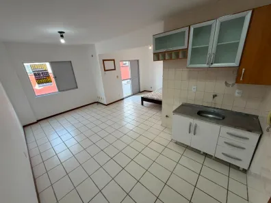 Apartamento com 1 Quarto para alugar, 33m² no Carvoeira, Florianópolis