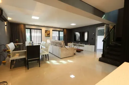 Sobrado com 3 Quartos à venda, 240m² no Granja Julieta, São Paulo