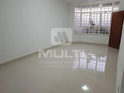 Casa com 4 Quartos à venda, 240m² no Santa Mônica, Uberlândia