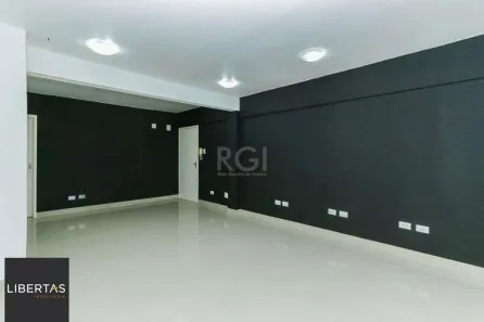 Sala Comercial à venda, 32m² no Chácara das Pedras, Porto Alegre