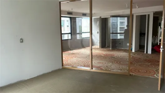 Sala Comercial à venda, 80m² no Vila Olímpia, São Paulo