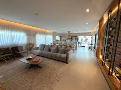 Casa de Condomínio com 3 Quartos à venda, 300m² no Shopping Park, Uberlândia