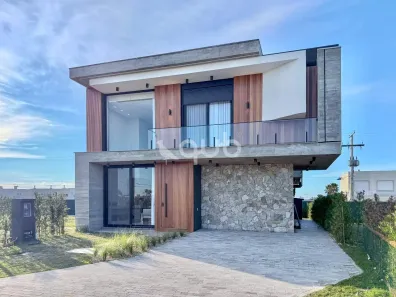 Sobrado com 4 Quartos à venda, 226m² no , Xangri-Lá