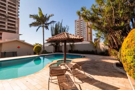 Sobrado com 4 Quartos à venda, 1000m² no Centro, Cascavel