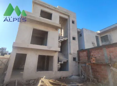 Casa de Condomínio com 4 Quartos à venda, 180m² no Xaxim, Curitiba
