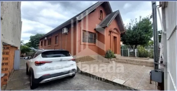 Sobrado com 3 Quartos à venda, 333m² no Medianeira, Porto Alegre