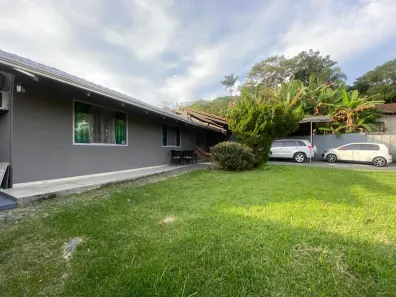Casa com 3 Quartos à venda, 206m² no Bom Retiro, Joinville