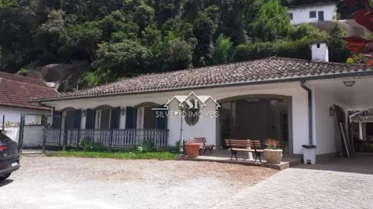 Casa com 4 Quartos à venda, 300m² no Mosela, Petrópolis