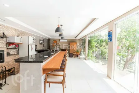 Casa com 4 Quartos à venda, 344m² no Três Figueiras, Porto Alegre