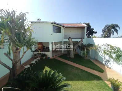 Casa com 5 Quartos à venda, 330m² no Cidade Jardim, Uberlândia