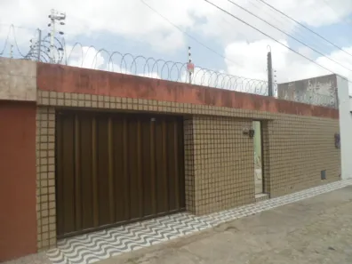 Casa com 3 Quartos à venda, 260m² no Fátima, Fortaleza