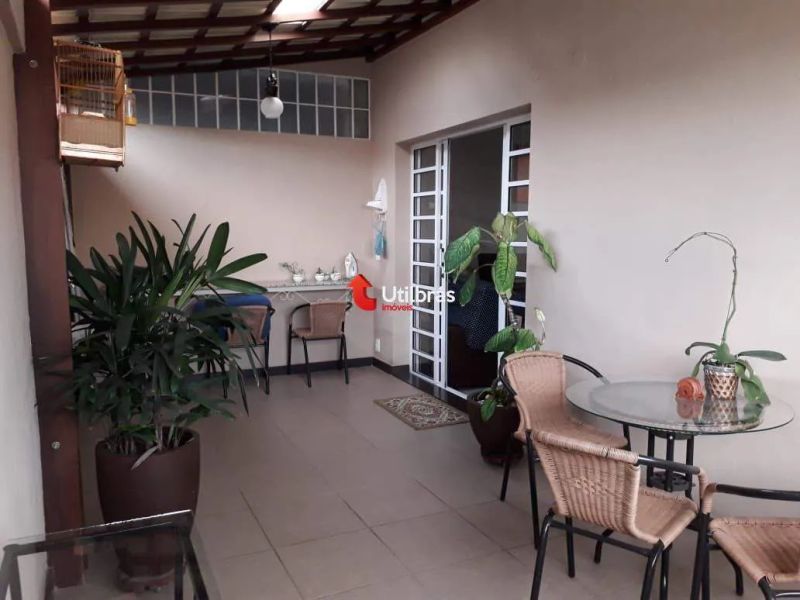 Apartamento com 2 quartos — Sagrada Família, Belo Horizonte
