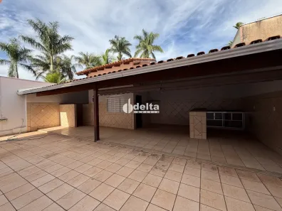 Casa com 3 Quartos para alugar, 320m² no Vigilato Pereira, Uberlândia