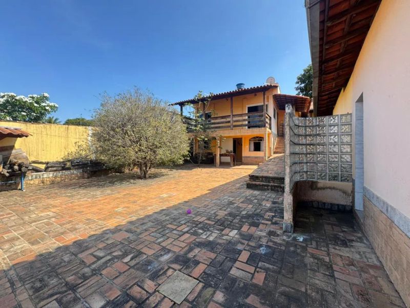 Casa com 2 quartos — Santa Mônica, Belo Horizonte
