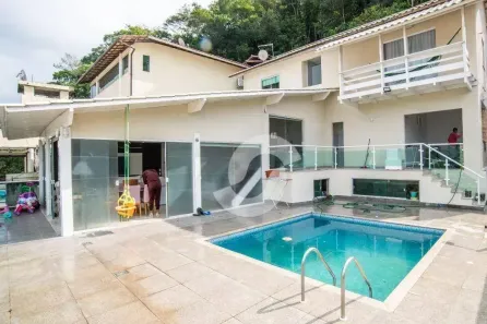 Casa de Condomínio com 4 Quartos à venda, 352m² no Piratininga, Niterói