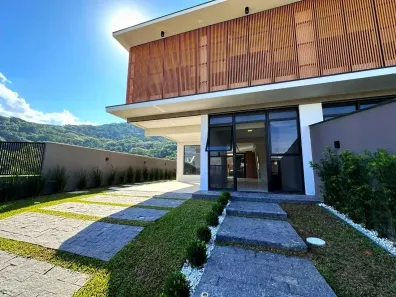 Casa com 3 Quartos à venda, 220m² no Rio Tavares, Florianópolis