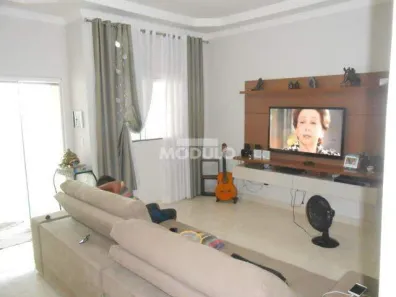 Casa com 3 Quartos à venda, 113m² no Jardim Patrícia, Uberlândia