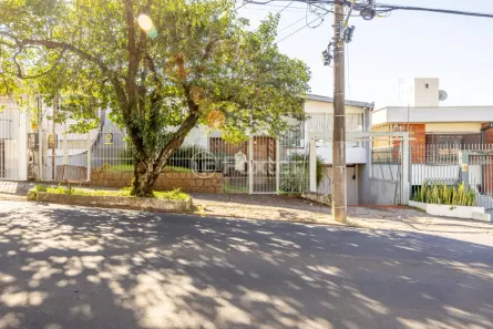 Casa com 4 Quartos à venda, 220m² no Três Figueiras, Porto Alegre