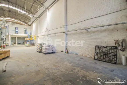 Galpão/Depósito/Armazém à venda, 700m² no Navegantes, Porto Alegre