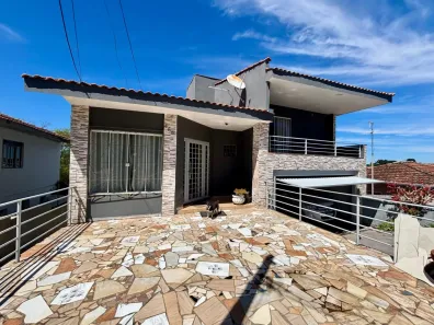 Sobrado com 4 Quartos à venda, 304m² no Ronda, Ponta Grossa