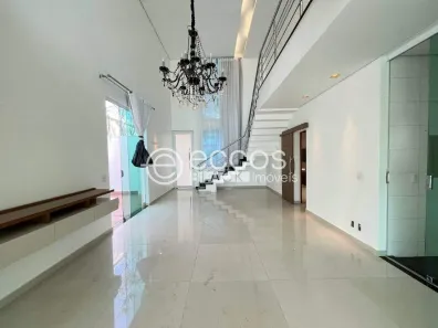 Casa de Condomínio com 3 Quartos para alugar, 250m² no Gávea, Uberlândia
