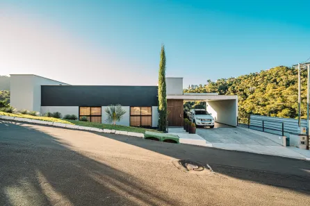 Casa com 4 Quartos à venda, 750m² no Salvaterra, Juiz de Fora