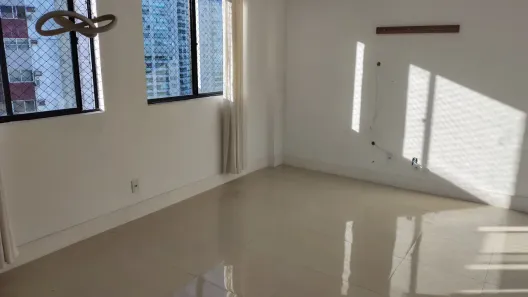 Apartamento com 3 Quartos para alugar, 77m² no Itaigara, Salvador