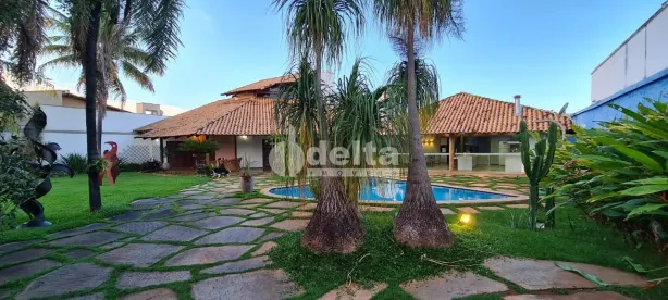 Casa com 5 Quartos à venda, 390m² no Jardim Karaíba, Uberlândia