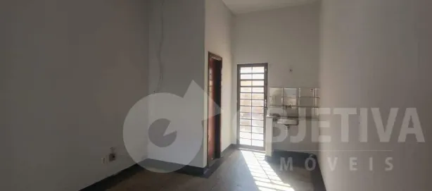 Ponto Comercial para alugar, 67m² no Presidente Roosevelt, Uberlândia