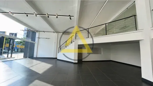 Ponto Comercial para alugar, 800m² no Piratininga, Osasco
