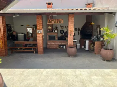Casa com 3 Quartos à venda, 270m² no Jardim São Bento, Uberaba