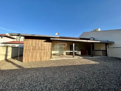 Casa com 5 Quartos para alugar, 155m² no Itacolomi, Balneário Piçarras