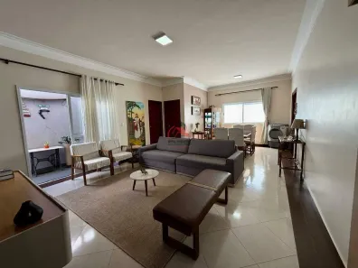 Casa com 3 Quartos à venda, 248m² no Santos Dumont, Uberaba