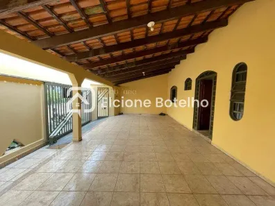 Casa com 3 Quartos para alugar, 180m² no Santa Mônica, Uberlândia