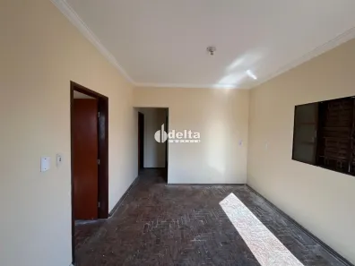 Casa com 3 Quartos para alugar, 120m² no Guarani, Uberlândia