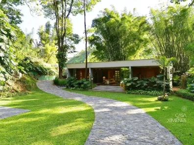 Casa com 5 Quartos à venda, 250m² no Samambaia, Petrópolis
